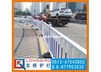 上海車輛隔離城市護欄 藍(lán)白色市政道路護欄 鍍鋅管焊接噴塑