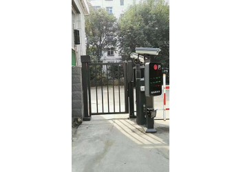 市中小區(qū)廣告小門門禁安裝槐蔭柵欄小門門禁維修廠家