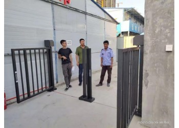 鋼城小區(qū)廣告小門門禁安裝萊蕪柵欄小門門禁維修廠家
