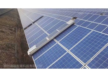 光伏采用太陽能發(fā)電清潔光伏板清潔機器人