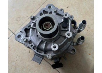 寶馬i8發(fā)電機 波箱 冷氣泵 雨刮連動桿 下擺臂
